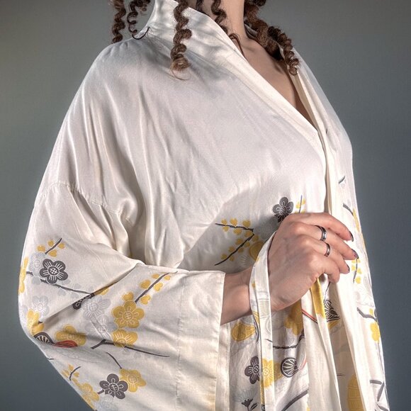 Beautiful Vintage Hand Printed Japan Made Kimono - Picture 5 of 8